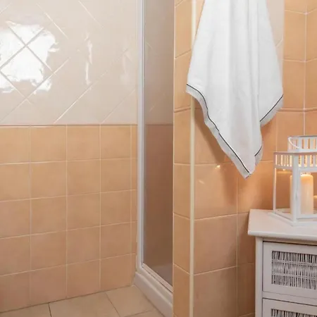 Stylish Le Fontane 1 Bedroom Sleeps 4 Person-no6887 Апартаменты