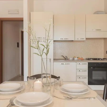 Stylish Le Fontane 1 Bedroom Sleeps 4 Person-no6887 Вилласимиус