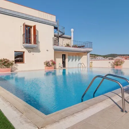 Stylish Le Fontane 1 Bedroom Sleeps 4 Person-no6887 * Вилласимиус