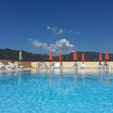 Апартаменты Stylish Le Fontane 1 Bedroom Sleeps 4 Person-no6887 Вилласимиус