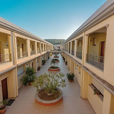 Stylish Le Fontane 1 Bedroom Sleeps 4 Person-no6887