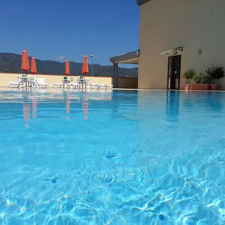 Апартаменты Stylish Le Fontane 1 Bedroom Sleeps 4 Person-no6887