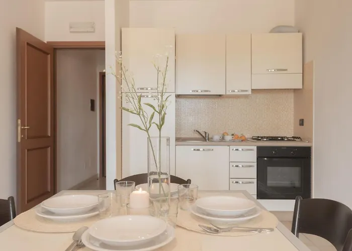 Stylish Le Fontane 1 Bedroom Sleeps 4 Person-no6887 Appartement Villasimius