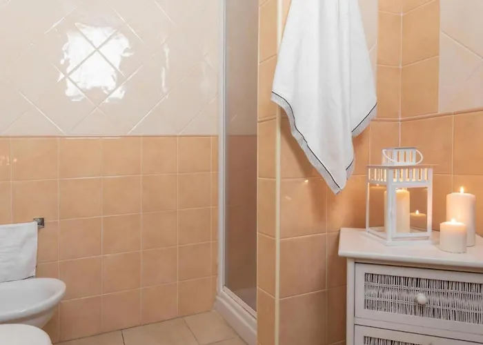 Stylish Le Fontane 1 Bedroom Sleeps 4 Person-no6887 Appartement