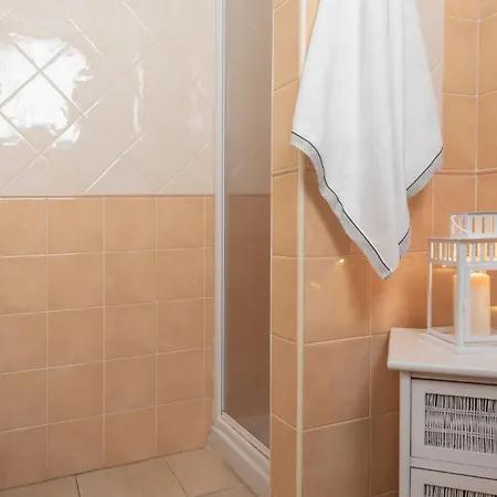 Stylish Le Fontane 1 Bedroom Sleeps 4 Person-no6887 公寓